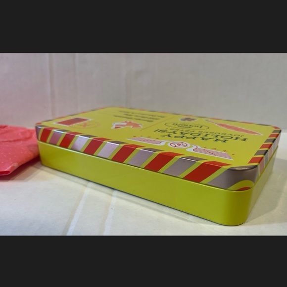 Benefit Cosmetics ~ Laughter is the Best Cosmetic ~ Happy Holidays Postcard Tin - Picture 4 of 9